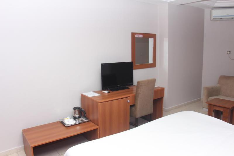 Grand Ibro Hotel Annex Ankuru Exterior foto